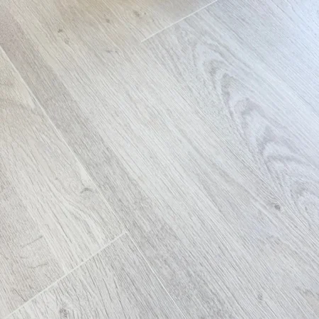 фото Ламинат EGGER Comfort Classic EC2040 Дуб Кортон белый в интернет-магазине laminate.by