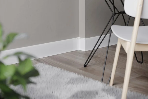 Плинтус Cezar Hi-LINE Prestige Белый глянцевый P089 от магазина laminate.by