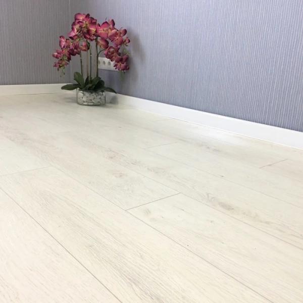 Фото Ламинат EGGER Comfort Classic EC1053 Дуб Кортина белый